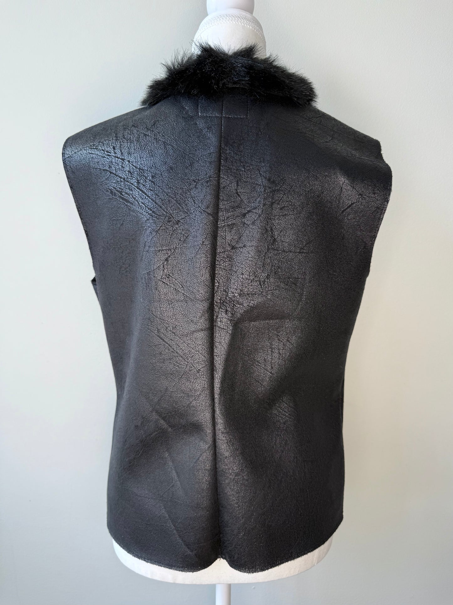EXPRESS Women's Black Faux Fur Vest