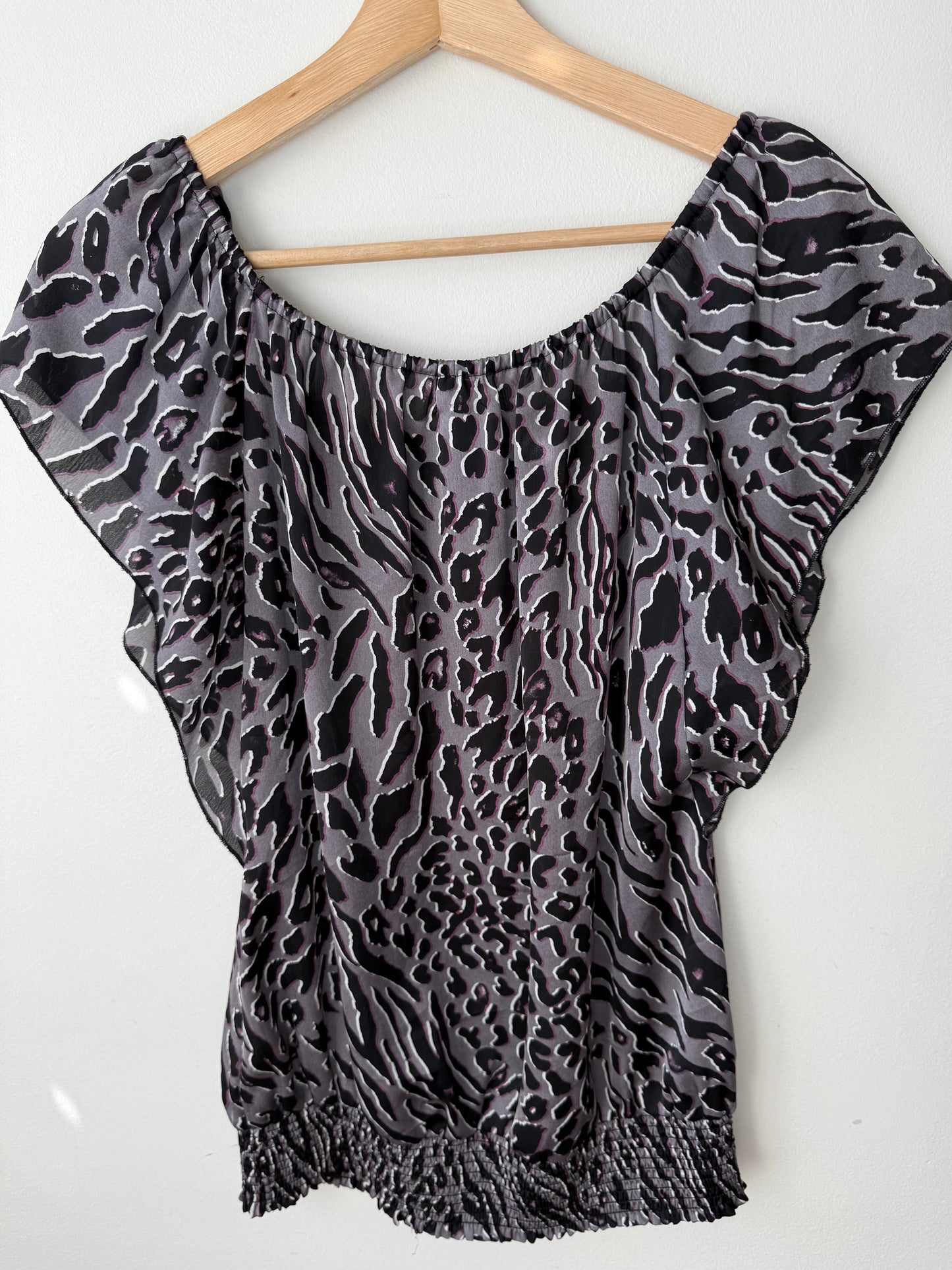 Y2K Dynamite Women's Gray & Pink Leopard Print Top