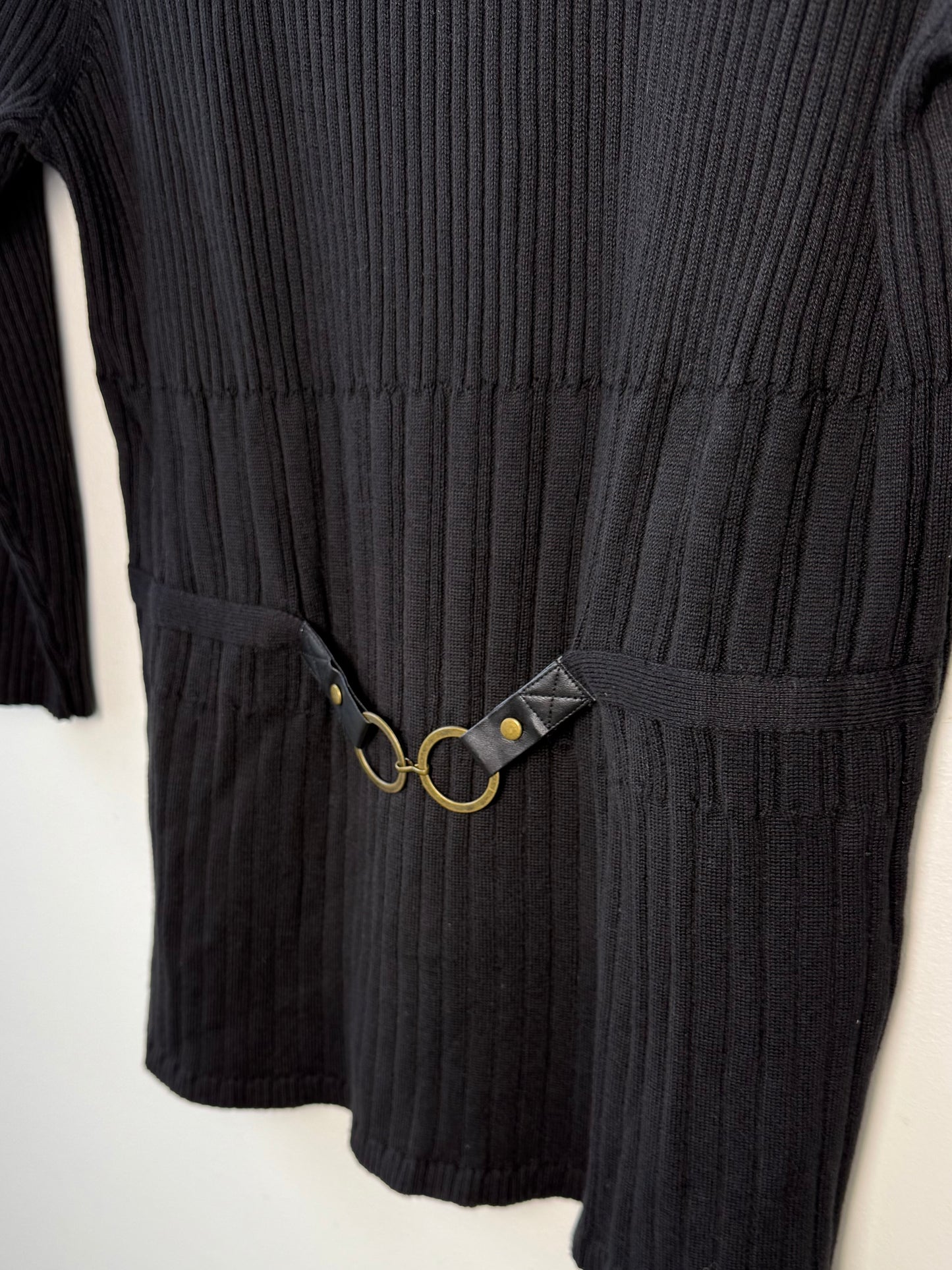 Vintage Requirements Women's Black Ribbed Sweater With Belt