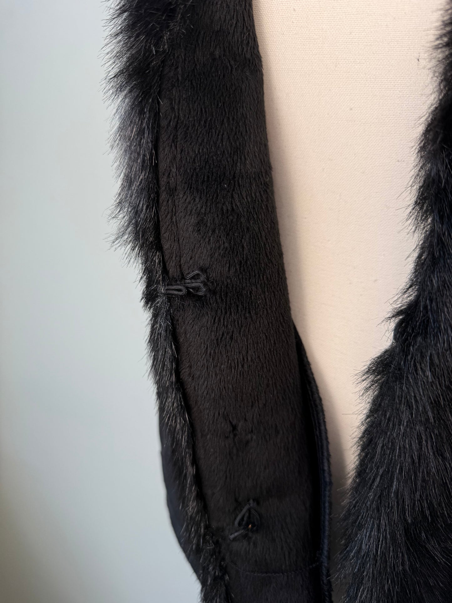 EXPRESS Women's Black Faux Fur Vest