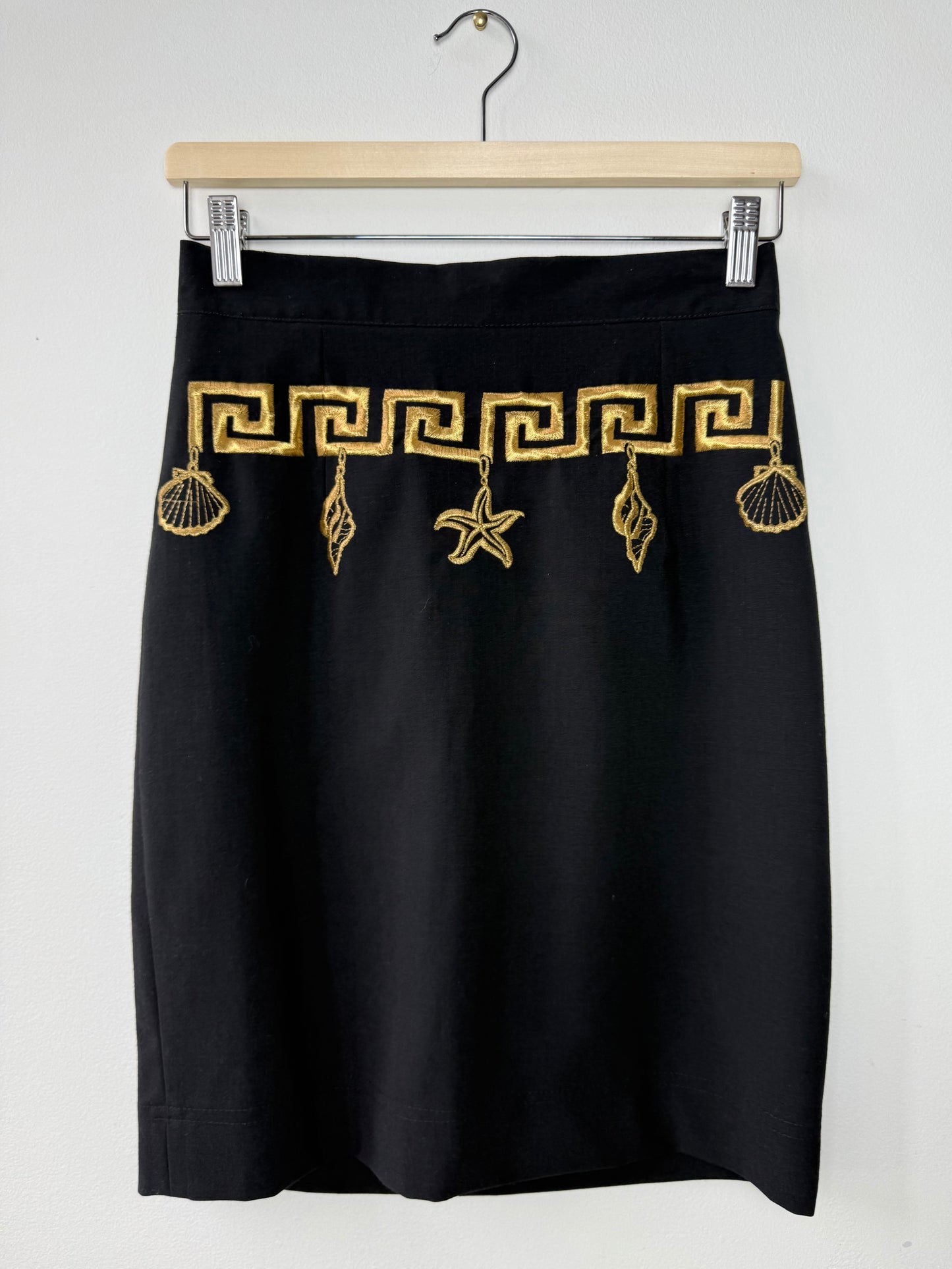 Vintage BESTINI Women's Black Pencil Skirt with Seashell Embroidery