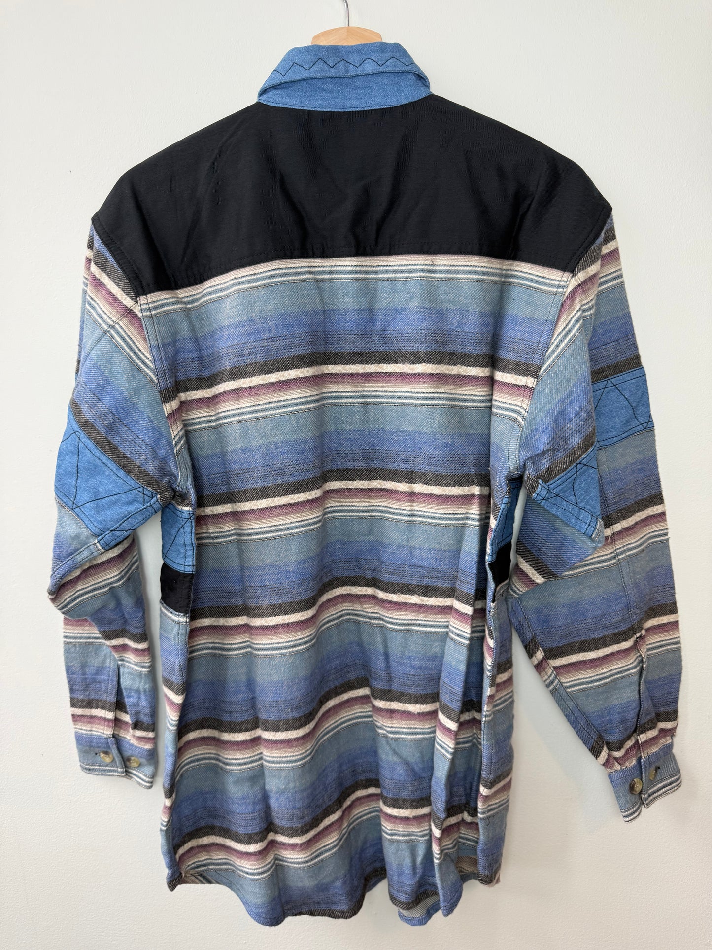 Unworn Vintage ZIGZAG Women's Blue Southwestern Style Shirt
